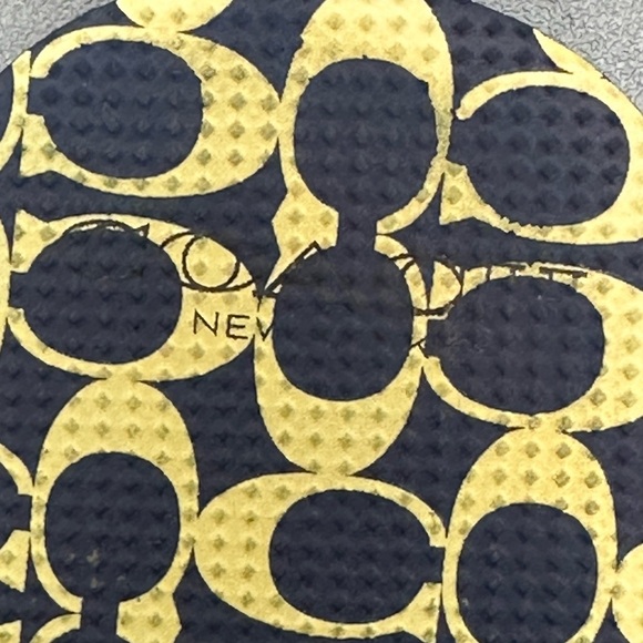 Coach Amel Navy/Tan Thong Flip Flops Size 6 B Silver Bow Detail Signatur… - Picture 8 of 15